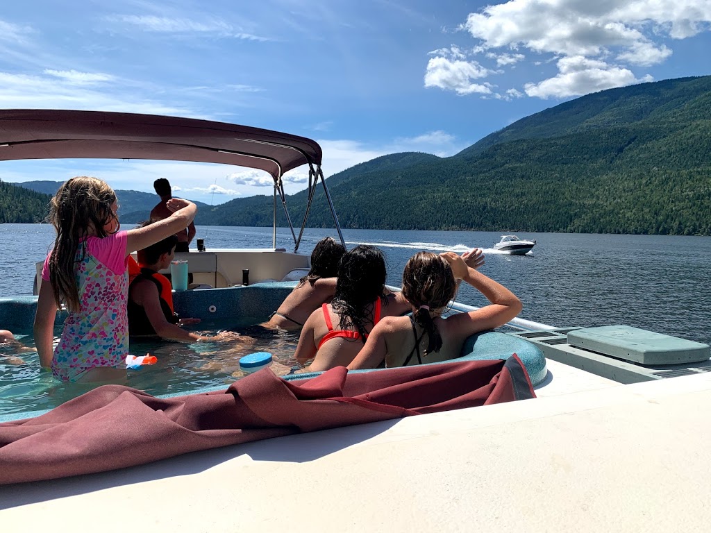 Sicamous Houseboats | 1 Mervyn Rd, Sicamous, BC V0E 2V0, Canada | Phone: (250) 836-2505