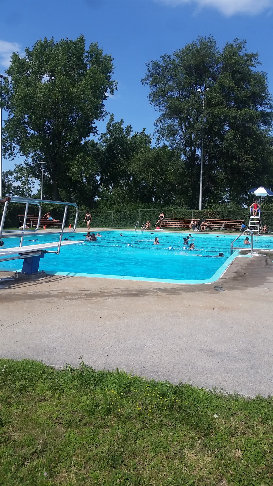 Saint Laurent Park | 845 Rue Poirier, Saint-Laurent, QC H4L 1G4, Canada | Phone: (514) 855-6127