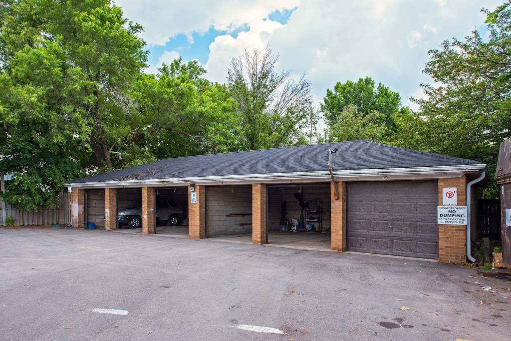 5 Cheviot Place Townhomes | 5 Cheviot Pl, Etobicoke, ON M9A 2E3, Canada | Phone: (437) 703-8794