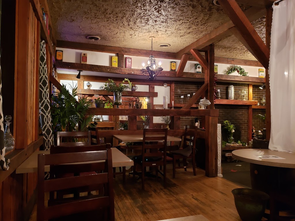 Savvios Family Restaurant | 5948 Main St, Oliver, BC V0H 1T0, Canada | Phone: (250) 498-4418