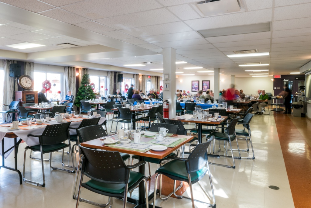 Résidence Des Sources | 4200 Boulevard des Sources, Dollard-des-Ormeaux, QC H9B 3M6, Canada | Phone: (514) 683-2323