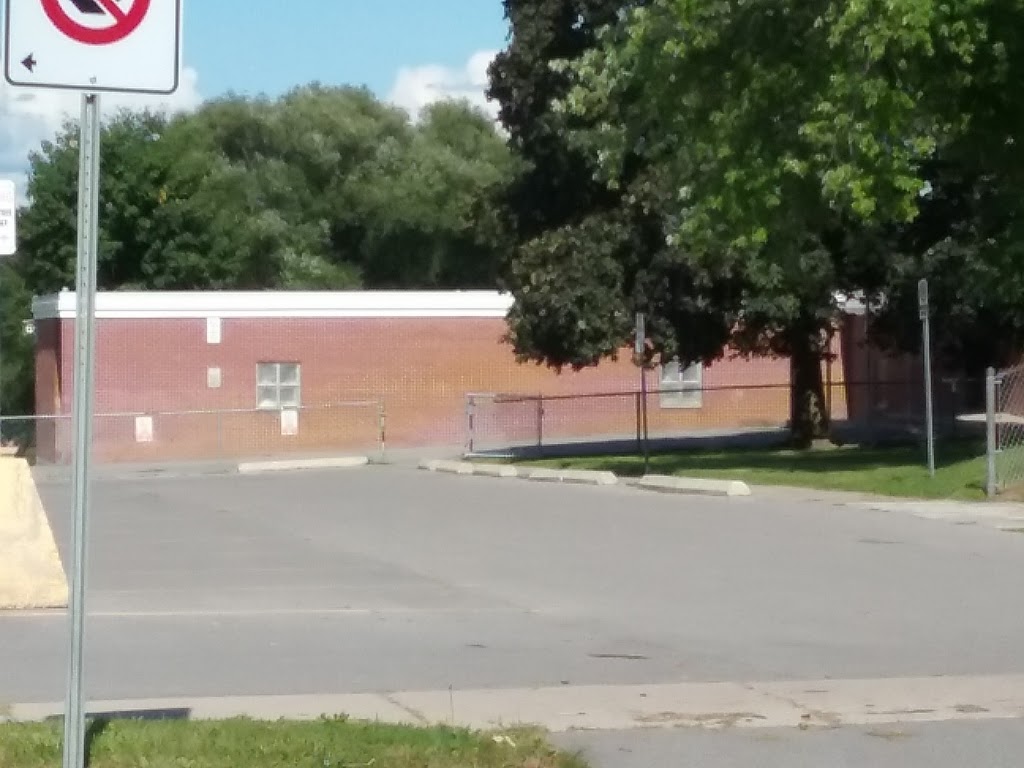 Queen Elizabeth Public School | 830 Barnardo Ave, Peterborough, ON K9H 5V9, Canada | Phone: (705) 742-6331