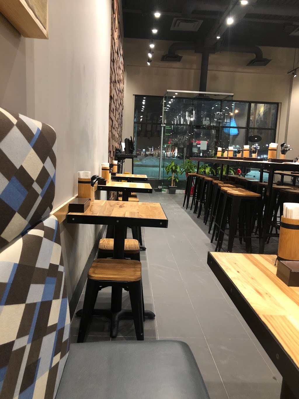KÒI noodle bar | 1775 Boulevard Saint-Martin O, Laval, QC H7S 1N2, Canada | Phone: (450) 682-5335