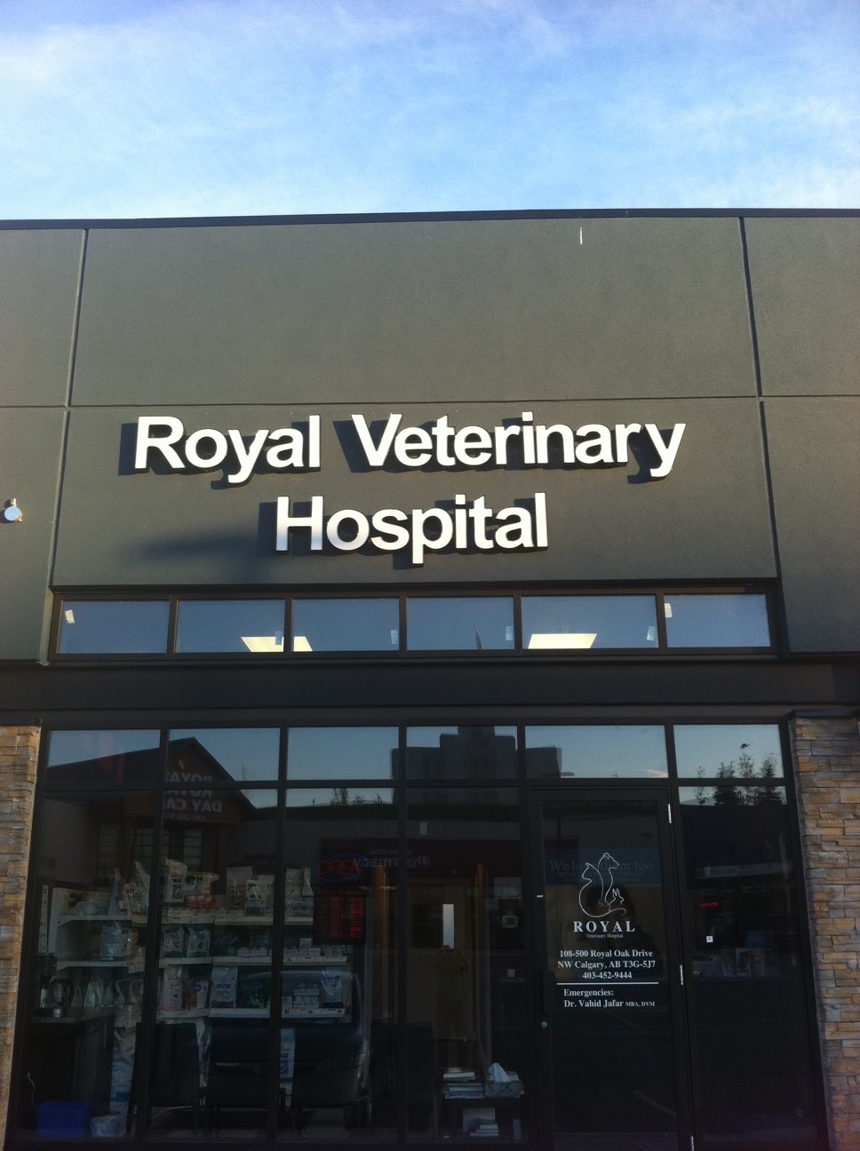 Royal Veterinary Hospital | 108-500 Royal Oak Dr NW, Calgary, AB T3G 0E8, Canada | Phone: (403) 452-9444