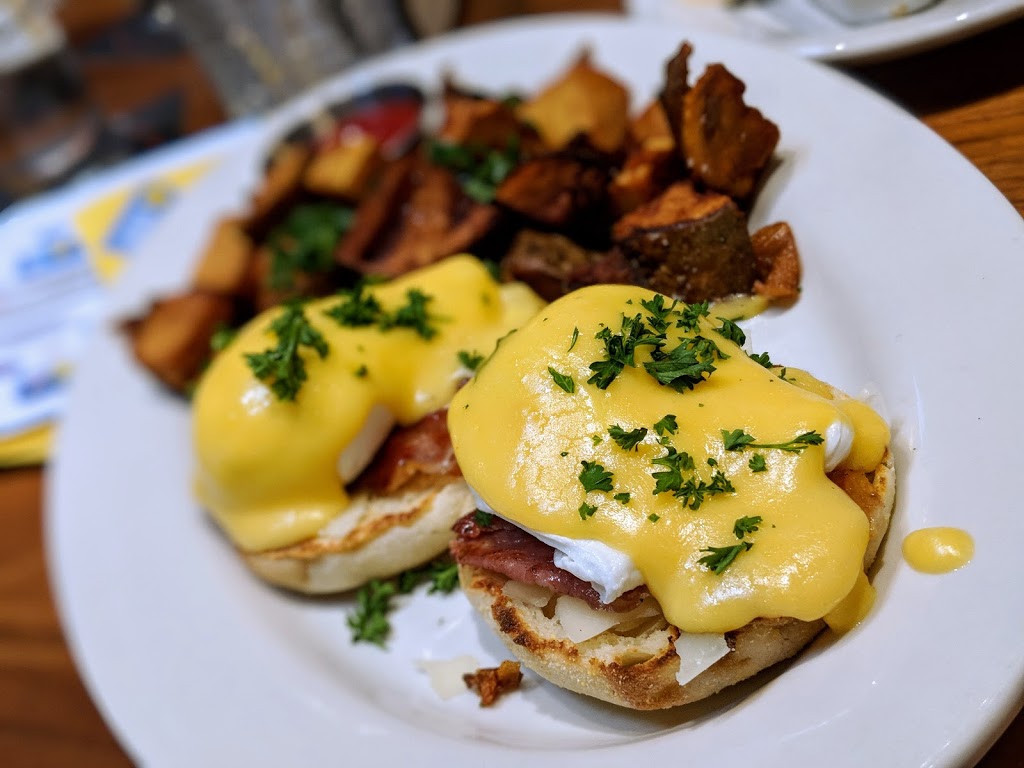 Browns Socialhouse Erin Mills | 2525 Hampshire Gate #2b, Oakville, ON L6H 6C8, Canada | Phone: (905) 829-2727