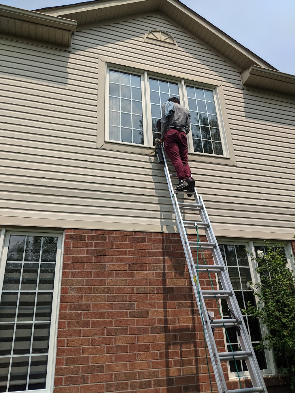 Grand River Window and Eaves Cleaning | 188 Arthur Fach Dr, Cambridge, ON N1T 2G2, Canada | Phone: (519) 500-1140
