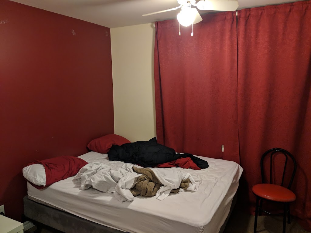 Road 121 Motel | 157 Lindsay Street West, Fenelon Falls, ON K0M 1N0, Canada | Phone: (705) 887-7680