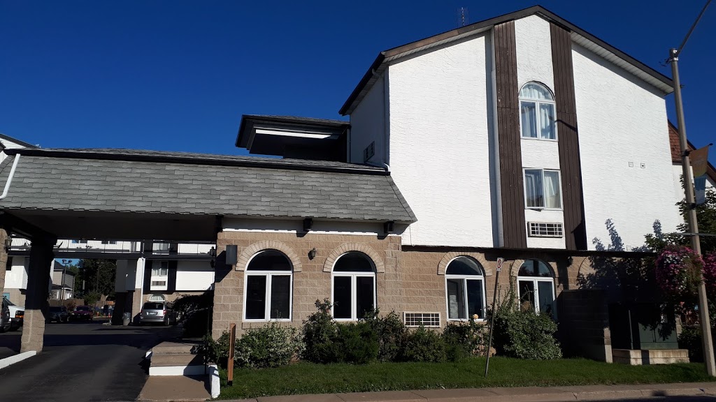 Super 8 by Wyndham Niagara Falls by the Falls | 5577 Ellen Ave, Niagara Falls, ON L2G 3P5, Canada | Phone: (905) 581-0034