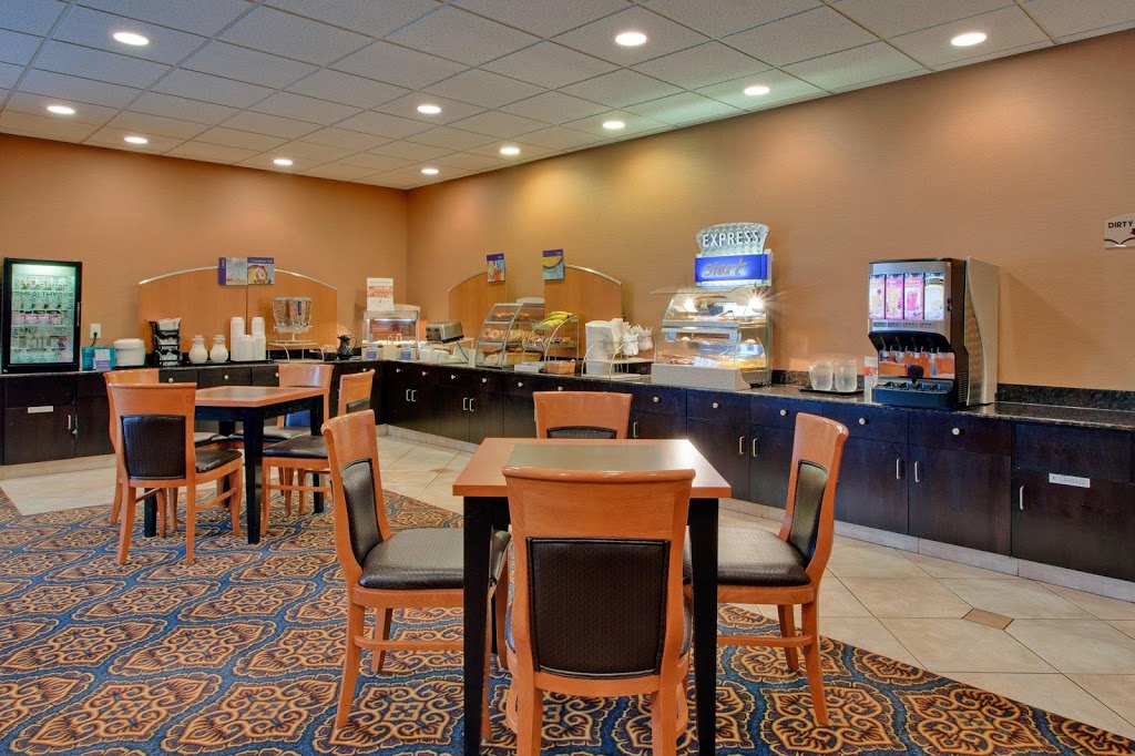 Holiday Inn Express & Suites Airport-Calgary | 45 Hopewell Way NE, Calgary, AB T3J 4V7, Canada | Phone: (403) 769-1888