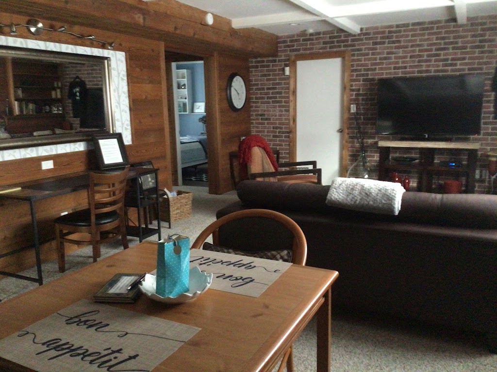 Berkies Bed and Breakfast | 3835 7th Ave, Port Alberni, BC V9Y 4P1, Canada | Phone: (250) 731-4163