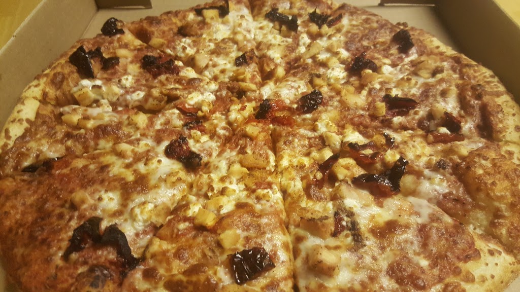 Queen’s Pizza & Wings | 919 Upper Paradise Rd, Hamilton, ON L9B 2M9, Canada | Phone: (905) 318-5050