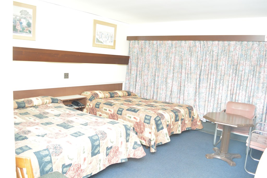 Hilltop Motel | 50 Simcoe St, Tillsonburg, ON N4G 2H5, Canada | Phone: (519) 842-5966