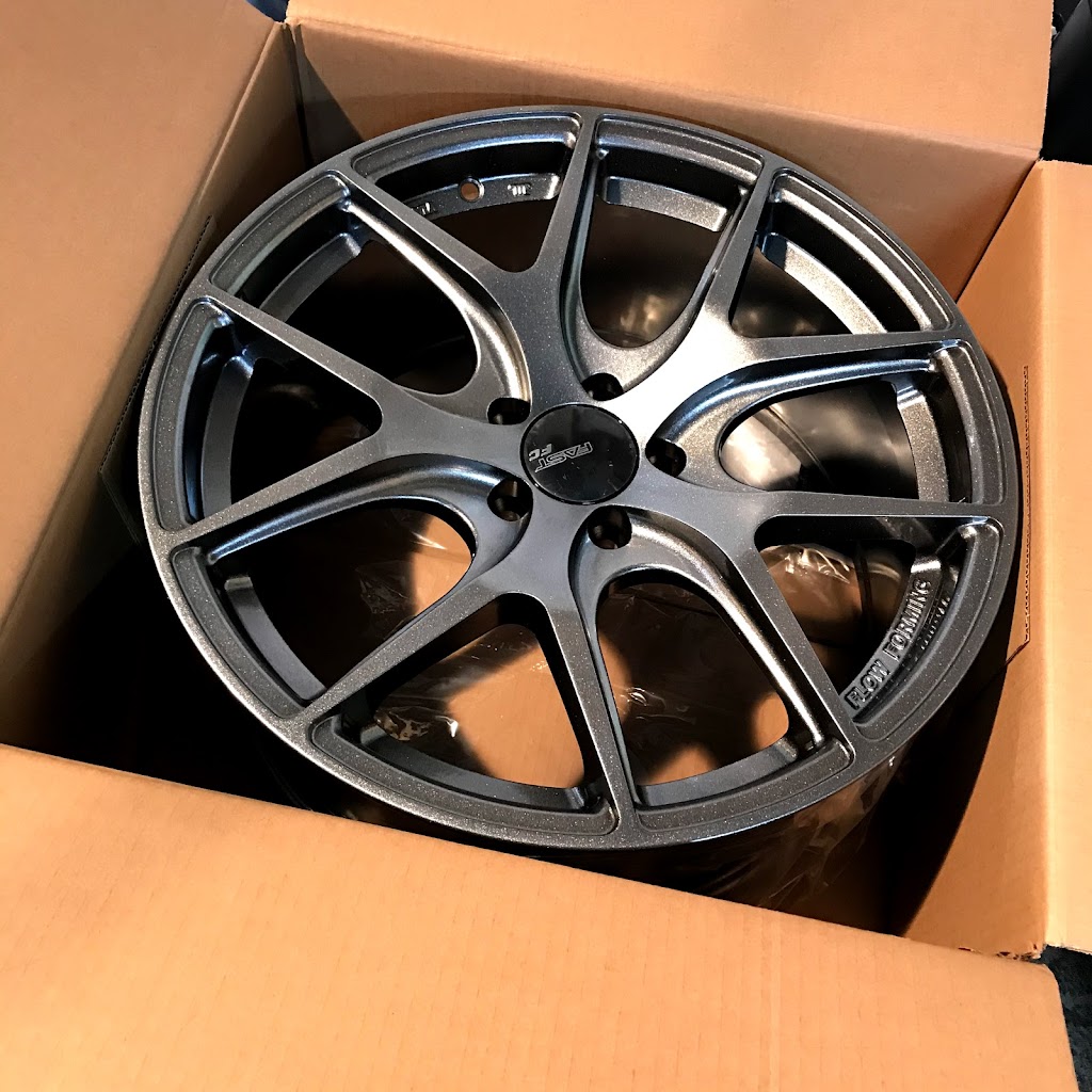 GreenLeaf Tire | 6141 Atlantic Dr unit 8, Mississauga, ON L5T 1W3, Canada | Phone: (647) 799-3550