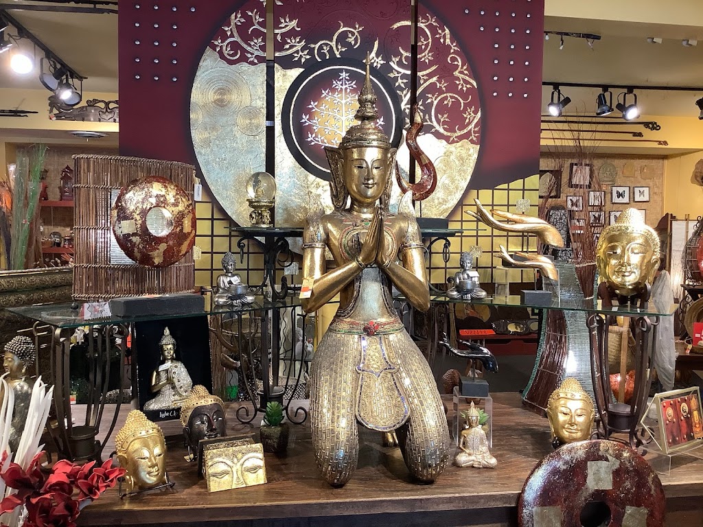 Boutique La Chaumiere | 1401 Rue de Montarville, Saint-Bruno-de-Montarville, QC J3V 3T6, Canada | Phone: (450) 653-2627