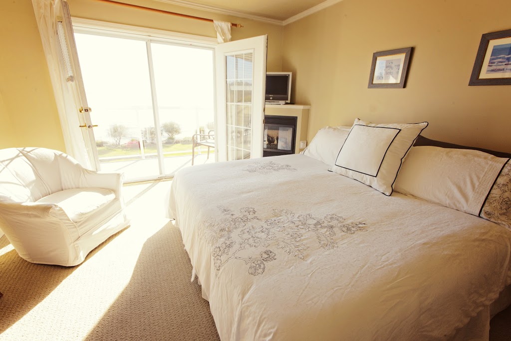 The Lodge at Weirs Beach | 5195 William Head Rd, Victoria, BC V9C 4H5, Canada | Phone: (250) 478-5000