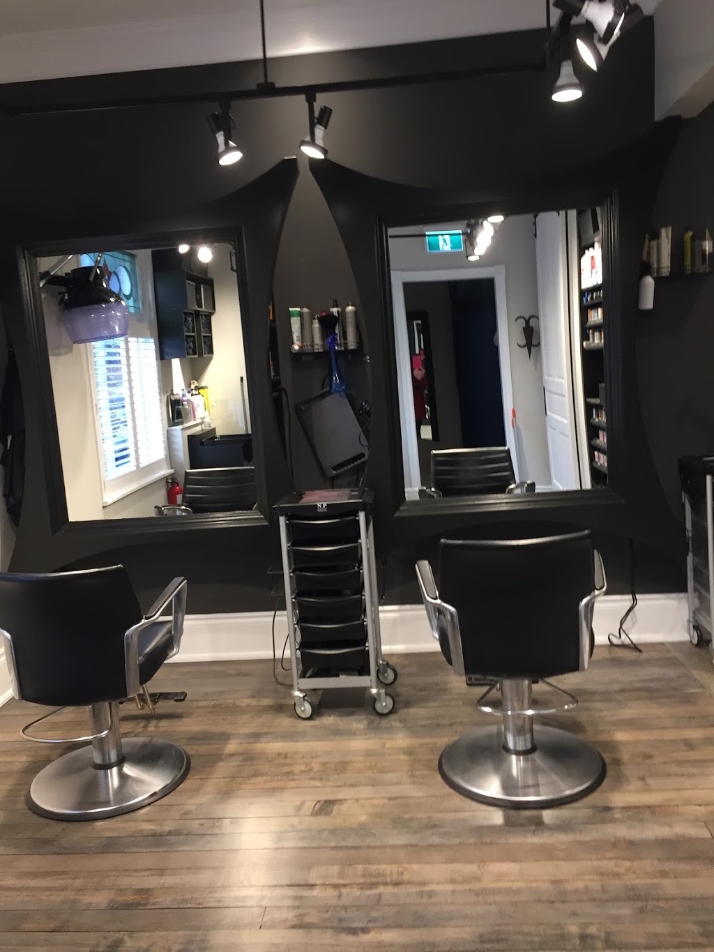 Gingers Hair Studio | 186 Emery St E, London, ON N6C 2E2, Canada | Phone: (519) 672-2347