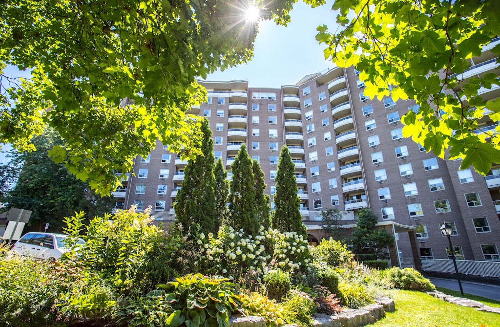 Grosvenor Estates | 1 Grosvenor St, London, ON N6A 1Y2, Canada | Phone: (833) 211-5698