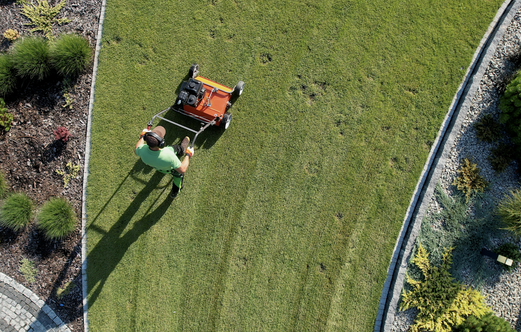 South Surrey Mowing | 2866 146 St, Surrey, BC V4P 0B1, Canada | Phone: (604) 337-1957