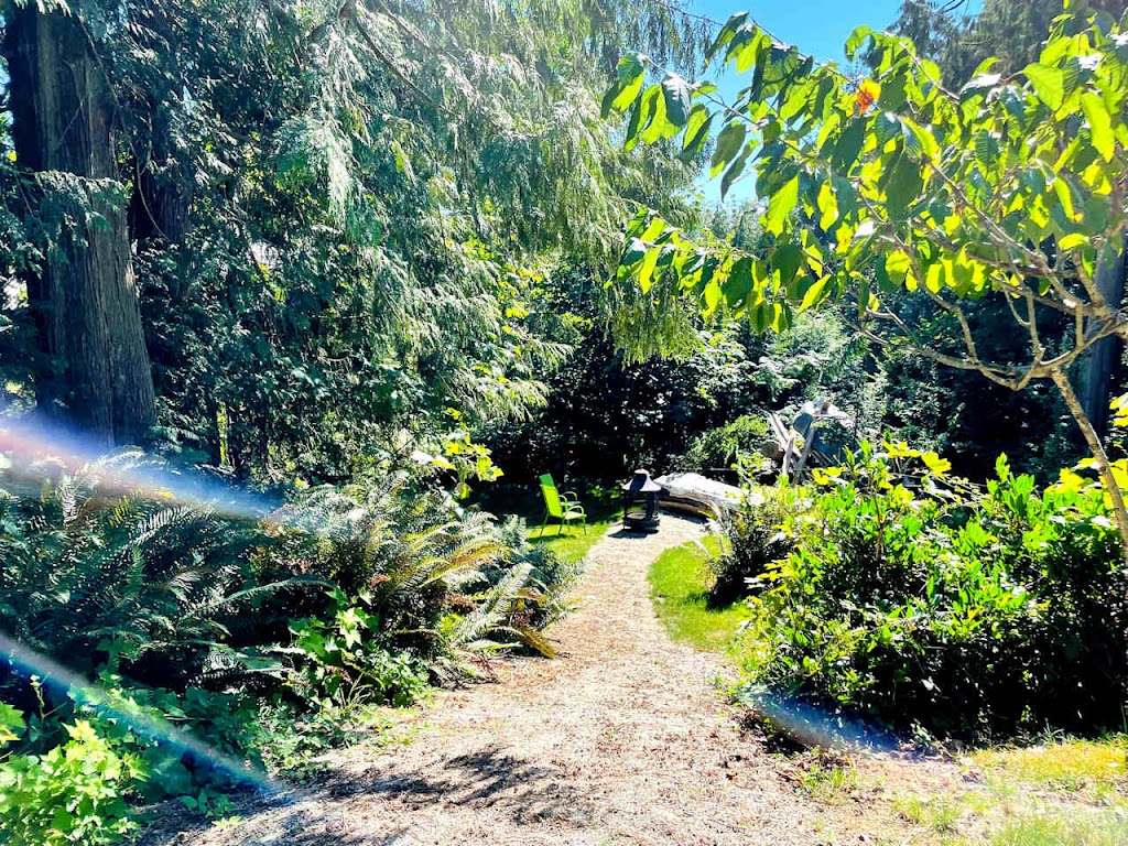 Corcra House Bed & Breakfast | 1999 Coach Rd, Roberts Creek, BC V0N 2W6, Canada | Phone: (778) 808-3100