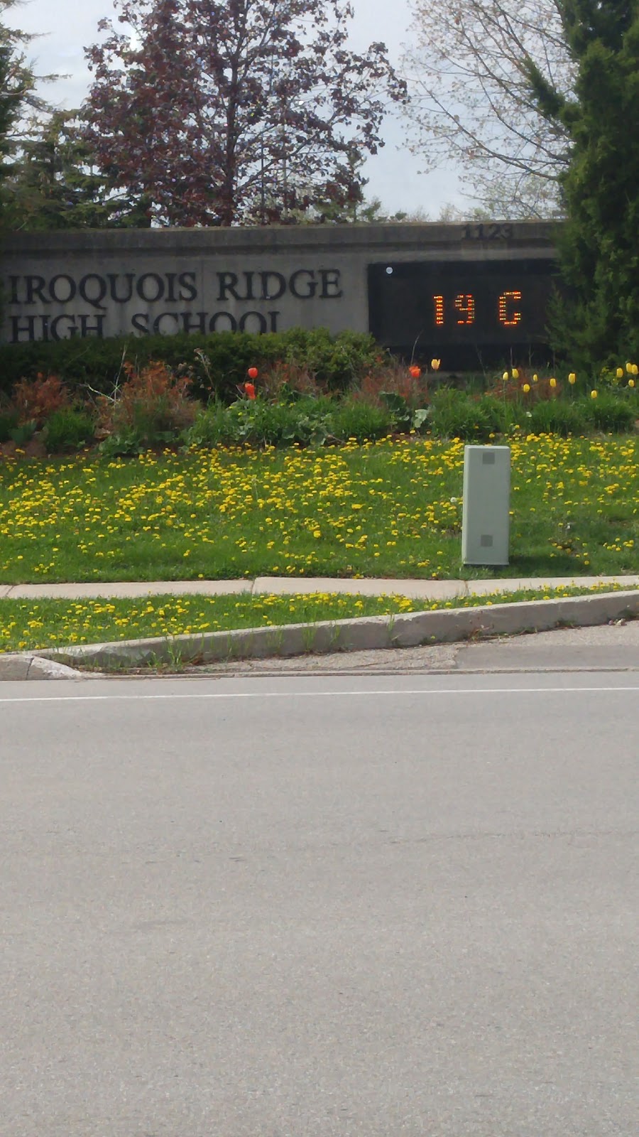 Iroquois Ridge High School | 1123 Glenashton Dr, Oakville, ON L6H 5M1, Canada | Phone: (905) 845-0012