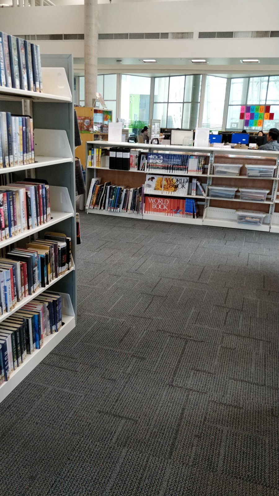 Surrey Libraries - Fleetwood Library | library | 15996 84 Ave, Surrey, BC V4N 0W1, Canada | 6045987340 OR +1 604-598-7340