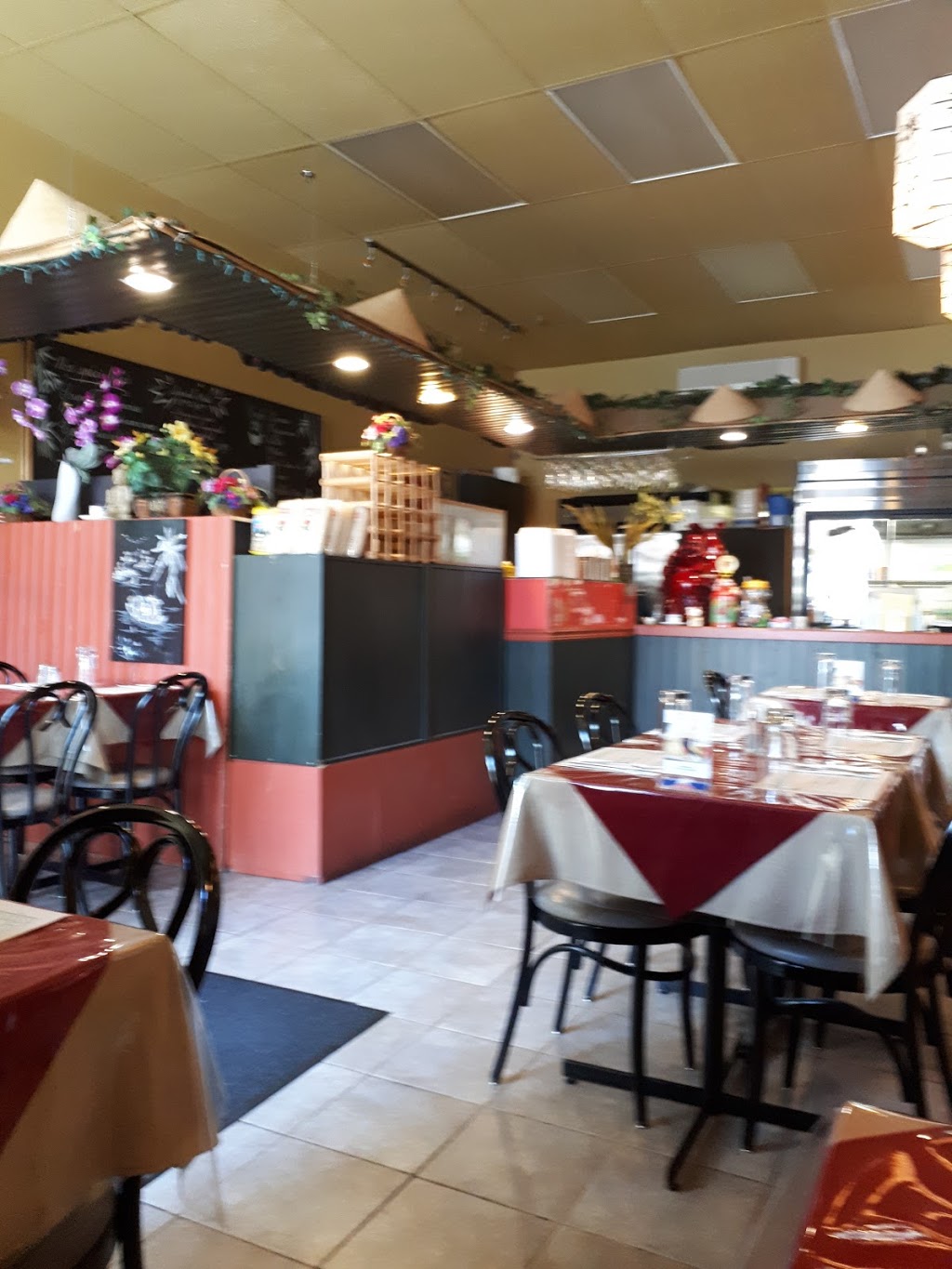 Chez Viet | 643 Bd Marie Victorin, Boucherville, QC J4B 1X7, Canada | Phone: (450) 449-5654