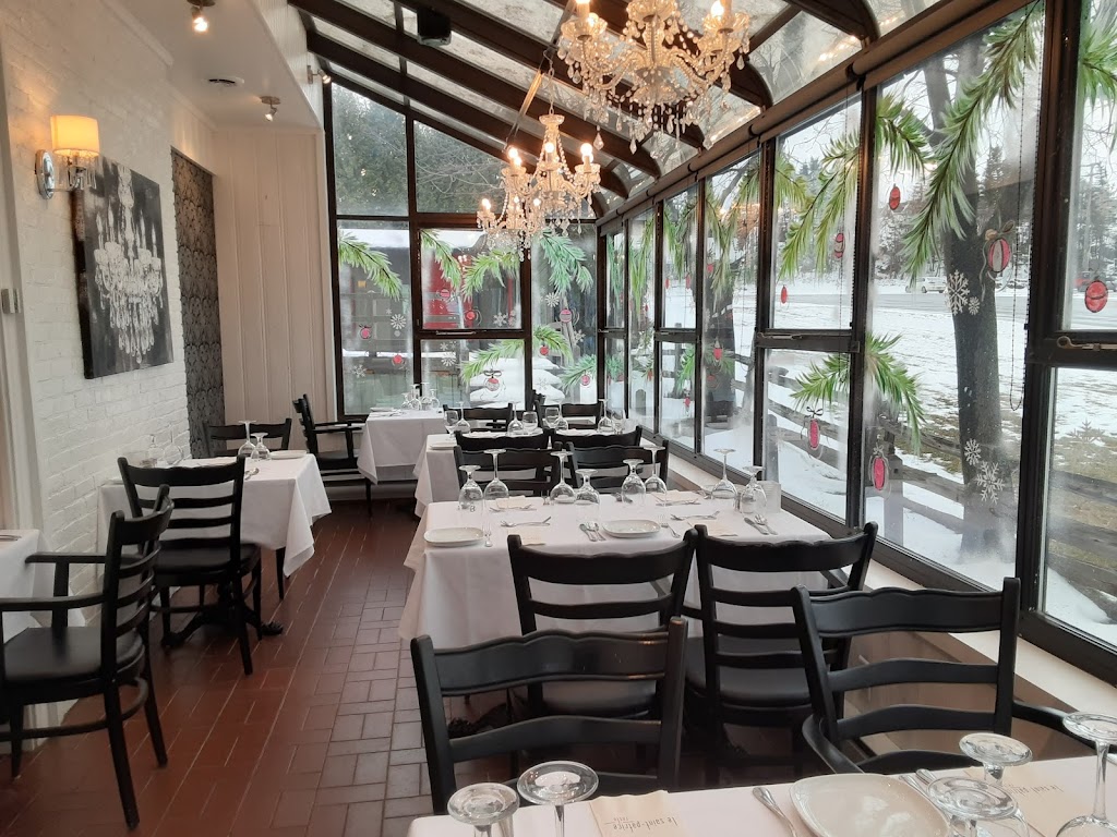 Restaurant Le Saint-Patrice | 169 Rue Fraser, Rivière-du-Loup, QC G5R 1E2, Canada | Phone: (418) 862-9895