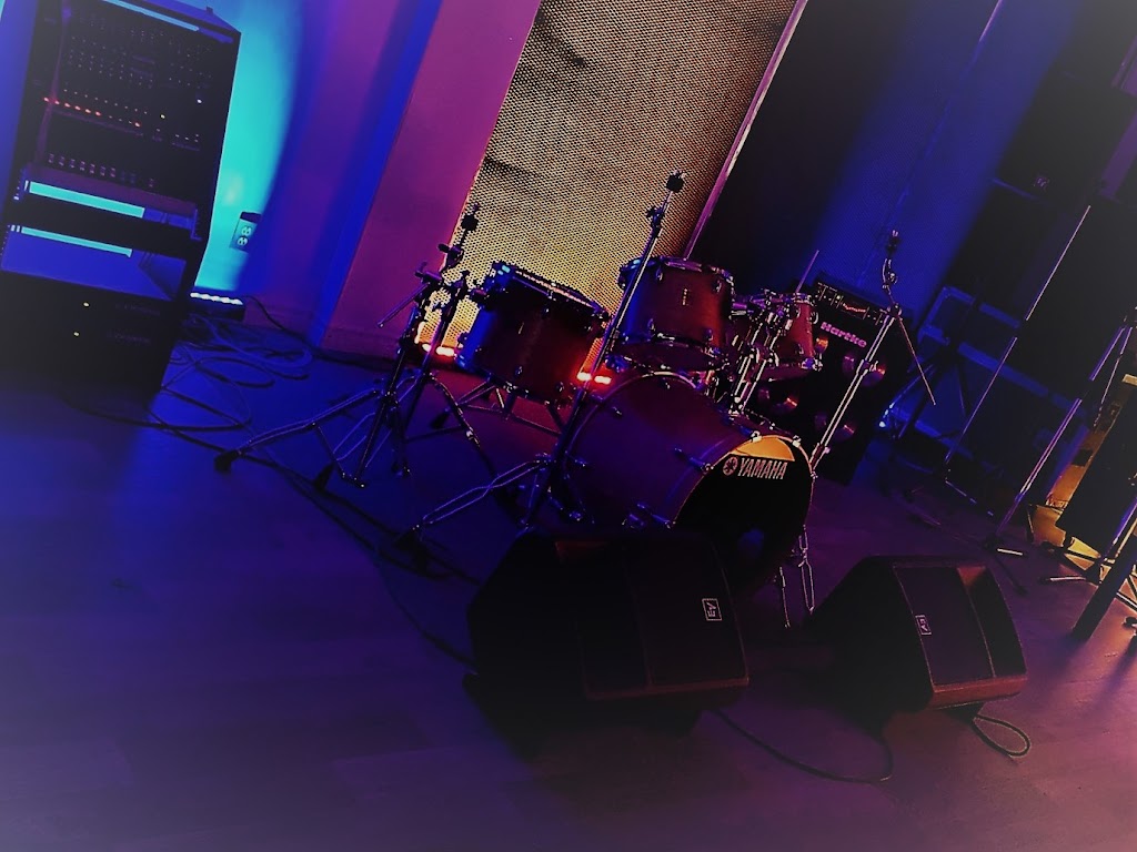 Studio Jam Avenue Inc | 1890 Rue Beaulac, Saint-Laurent, QC H4R 2E7, Canada | Phone: (514) 337-2526