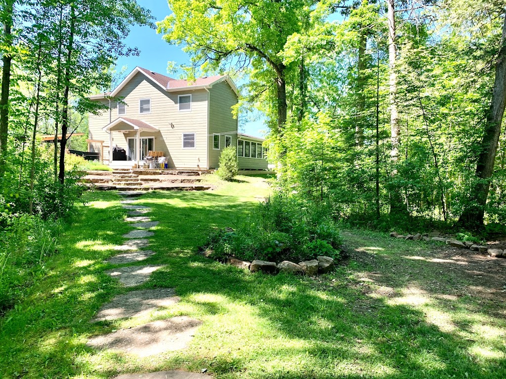 Gold Creek Getaway | 393 Gold Creek Rd, Lanark, ON K0G 1K0, Canada | Phone: (613) 252-2790