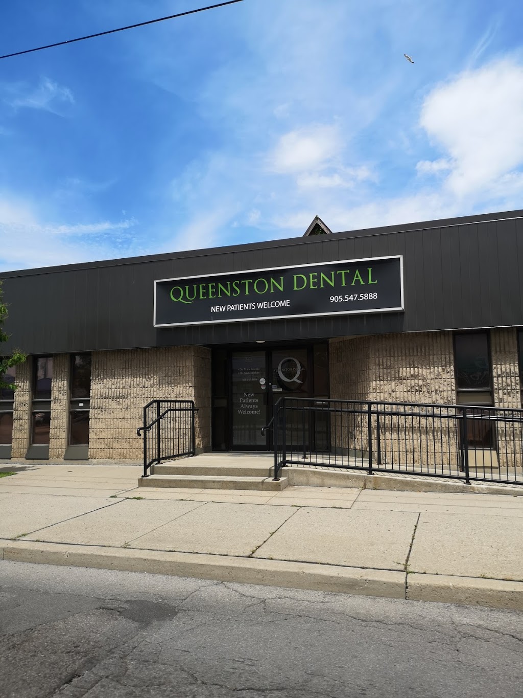 Queenston Dental | 321 Queenston Rd, Hamilton, ON L8K 1H3, Canada | Phone: (905) 547-5888