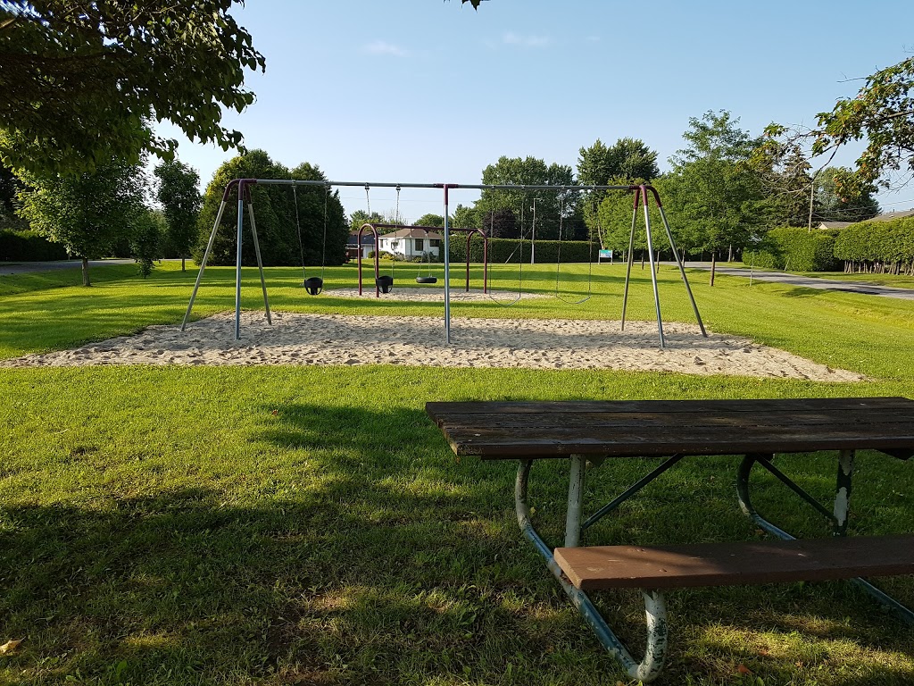 Henry Park | 1420 Mulligan St, Gloucester, ON K1V 1H4, Canada