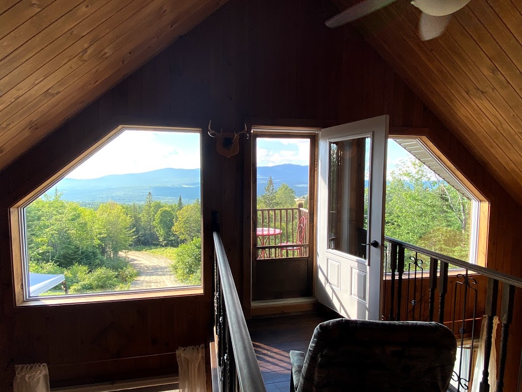 Chalet de la Halte | 26 QC-212, Notre-Dame-des-Bois, QC J0B 2E0, Canada | Phone: (819) 582-2549