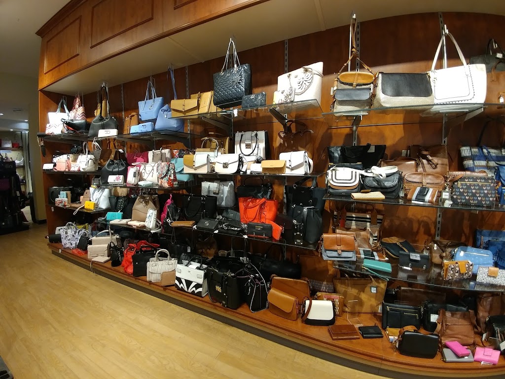 Boutique Hors-Taxes De Philipsburg Inc | 3 QC-133, Philipsburg, QC J0J 1N0, Canada | Phone: (450) 248-4331