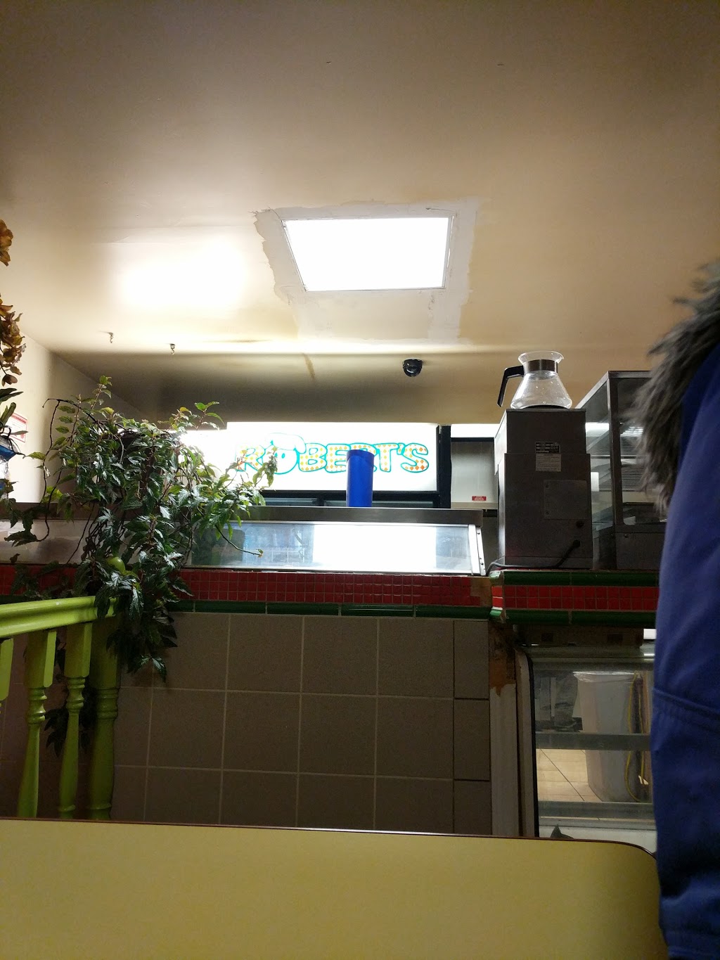 Roberts Pizza Donairs & Subs | 364 Windmill Rd, Dartmouth, NS B3A 1J3, Canada | Phone: (902) 463-8444