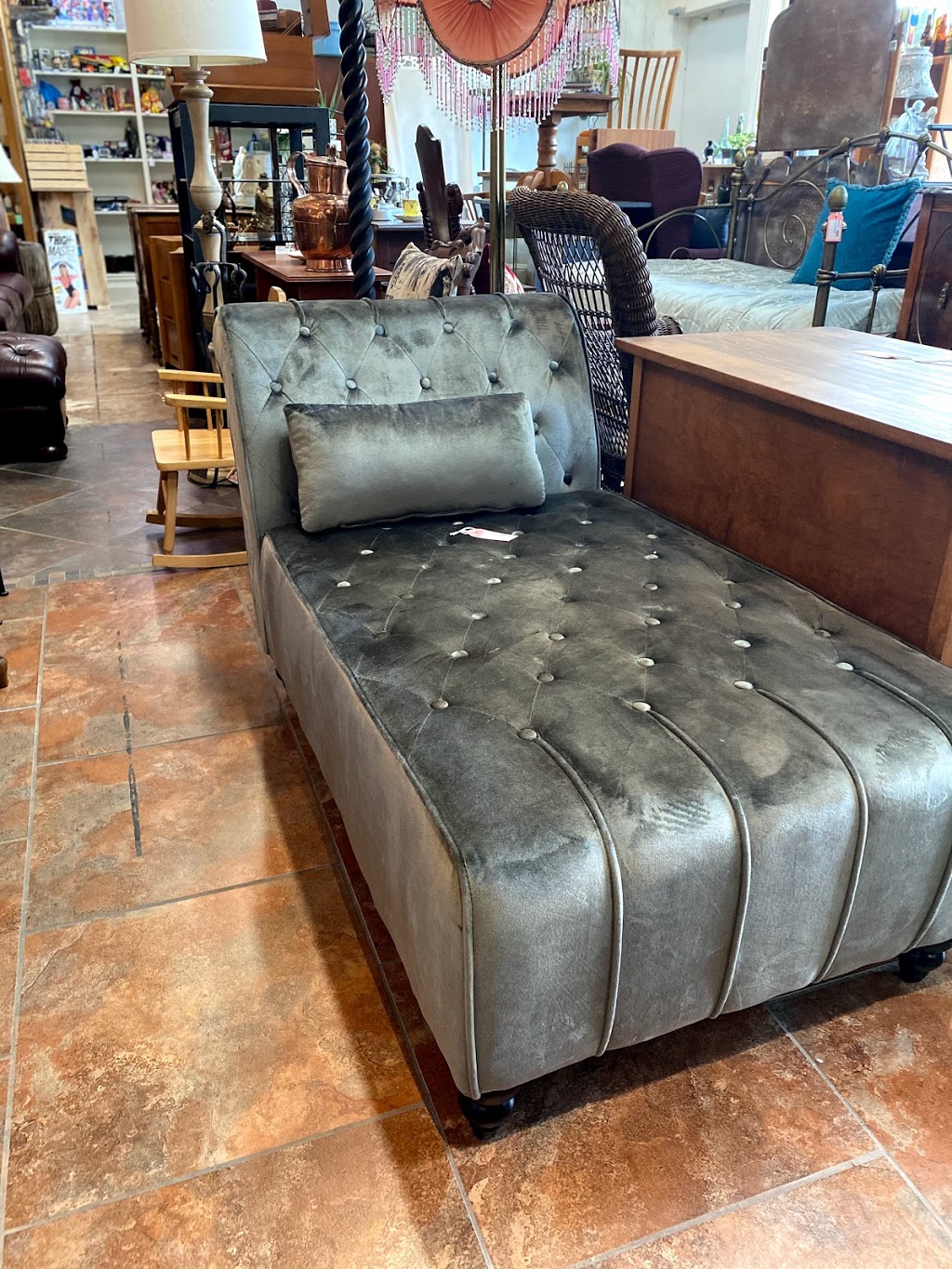 West Coast Resale | 6315 Metral Dr, Nanaimo, BC V9T 2L9, Canada | Phone: (250) 933-1155