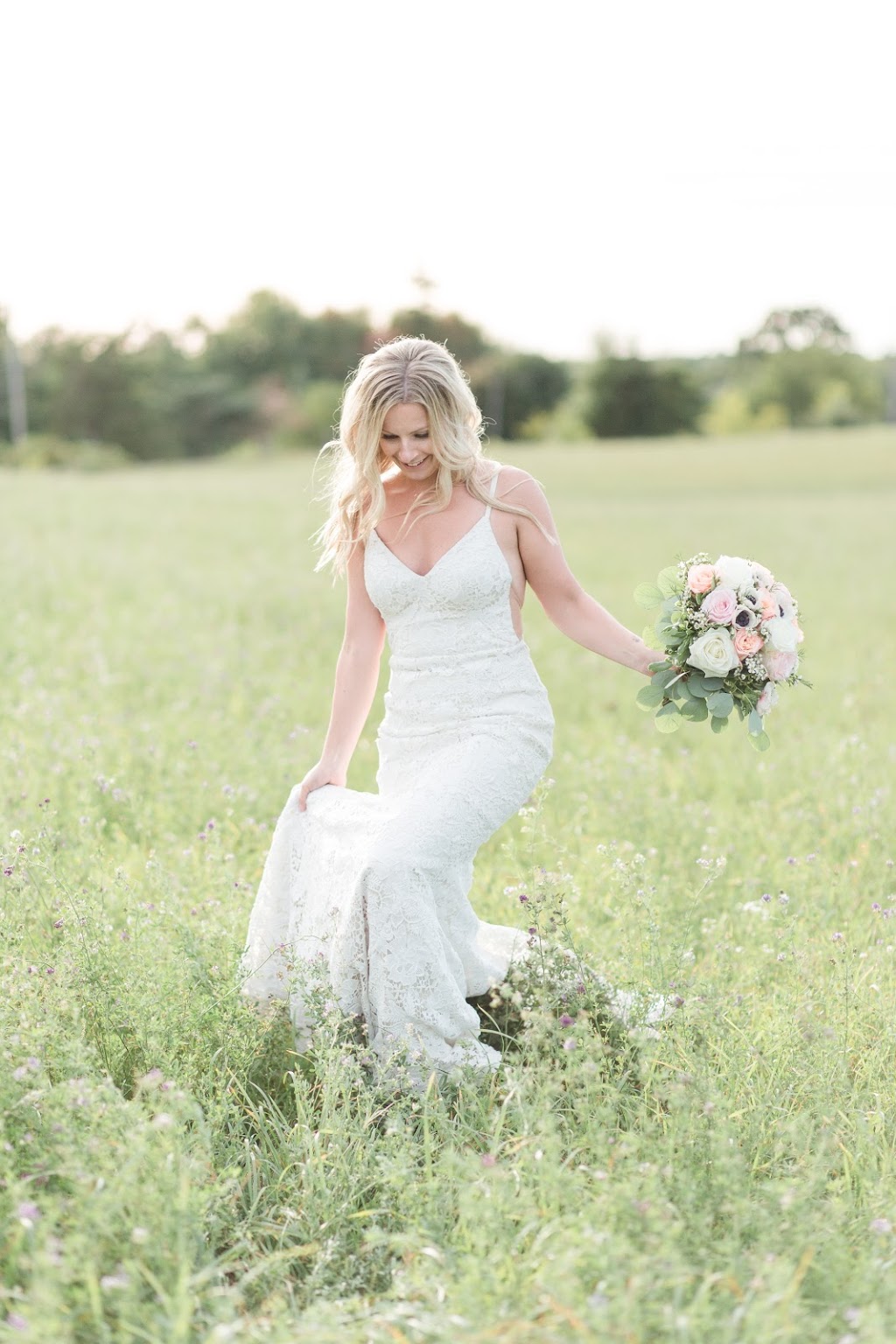 Emily B Photography | 28 Gee Crescent, Lindsay, ON K9V 0H1, Canada | Phone: (705) 341-0216