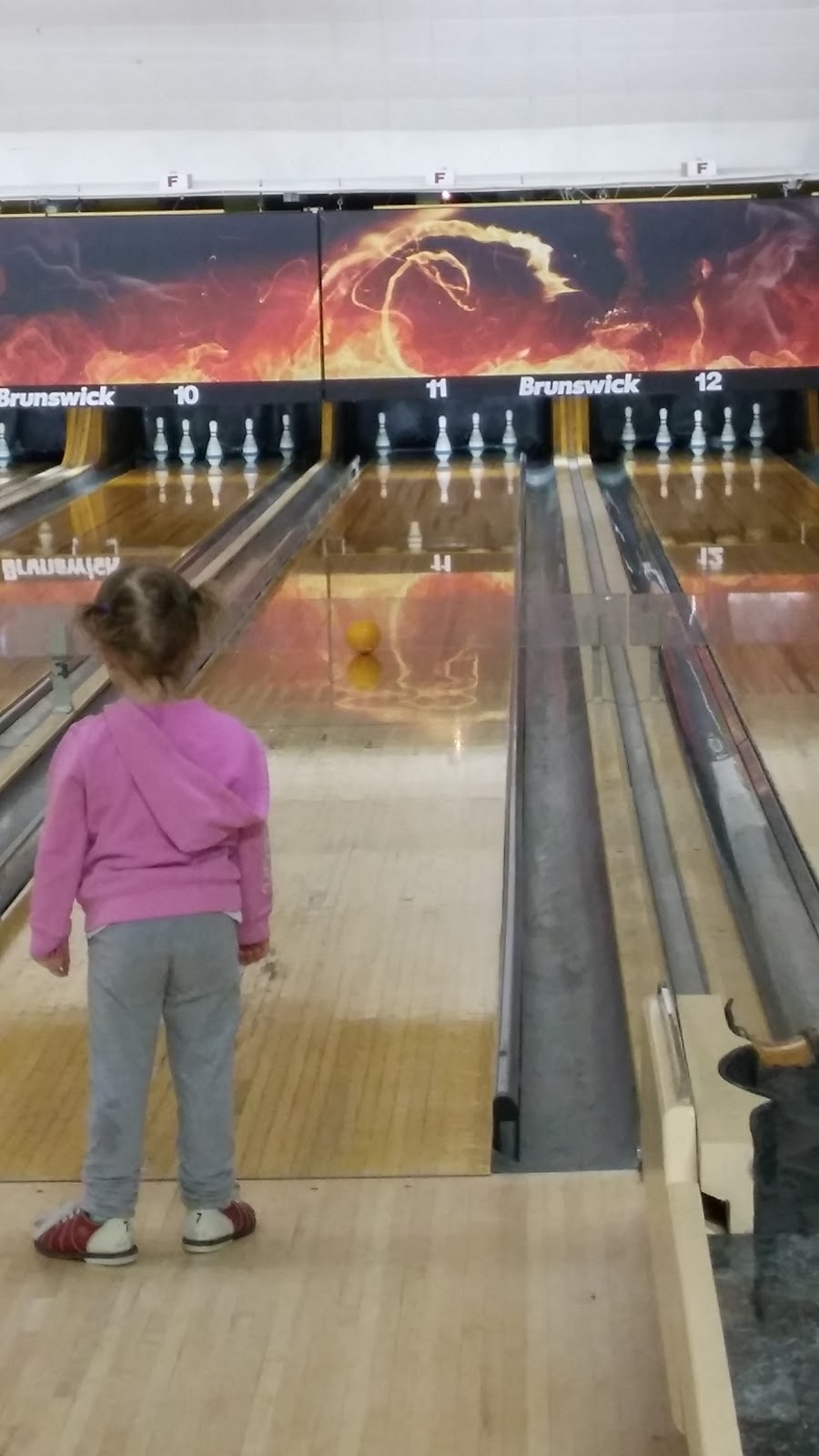Mikes Bowling Lanes | 24 Lorne Ave W, Stratford, ON N5A 6S4, Canada | Phone: (519) 271-2092