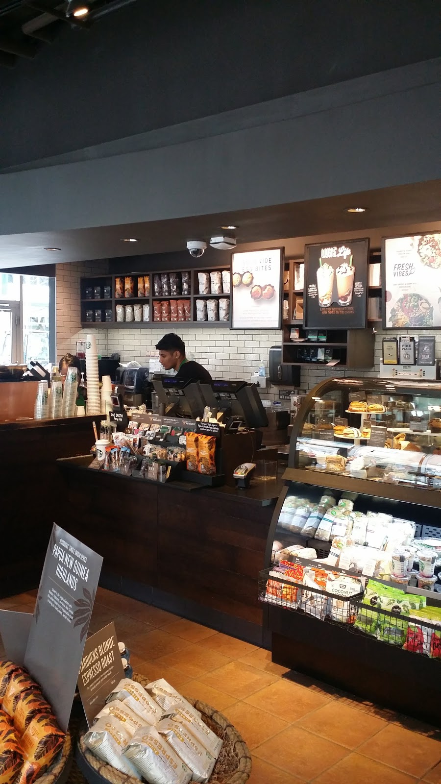 Starbucks | 39 Eglinton Ave E, Toronto, ON M4P 1A2, Canada | Phone: (416) 483-6850