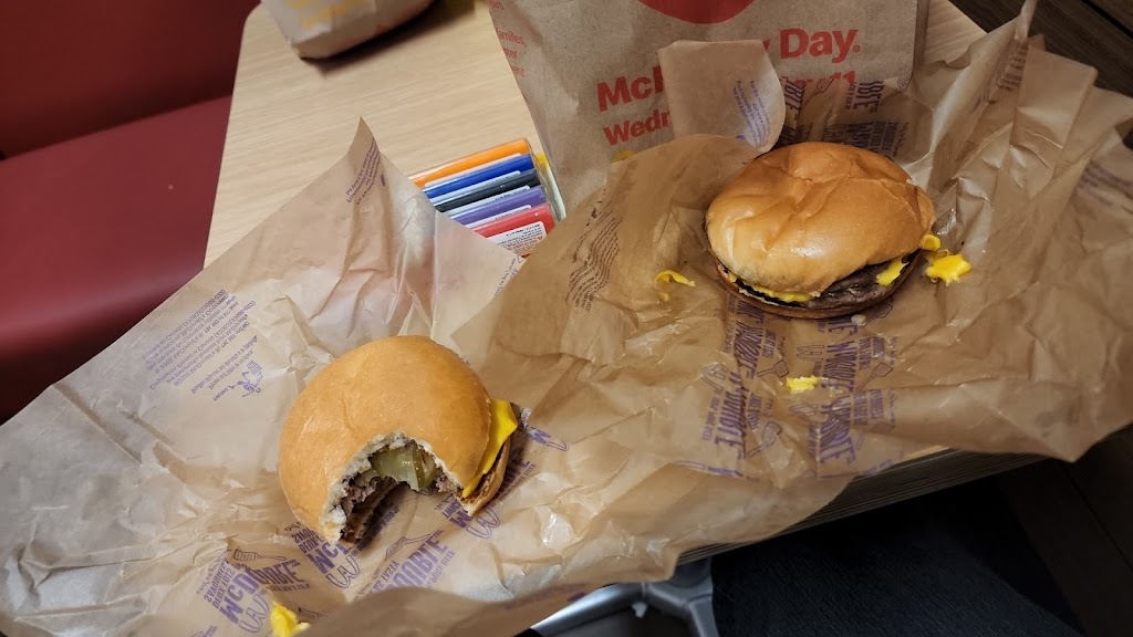 McDonalds | Wal-mart - Centre Commercial, 1999 Boulevard Roland-Therrien, Longueuil, QC J4N 1A3, Canada | Phone: (448) 352-2333