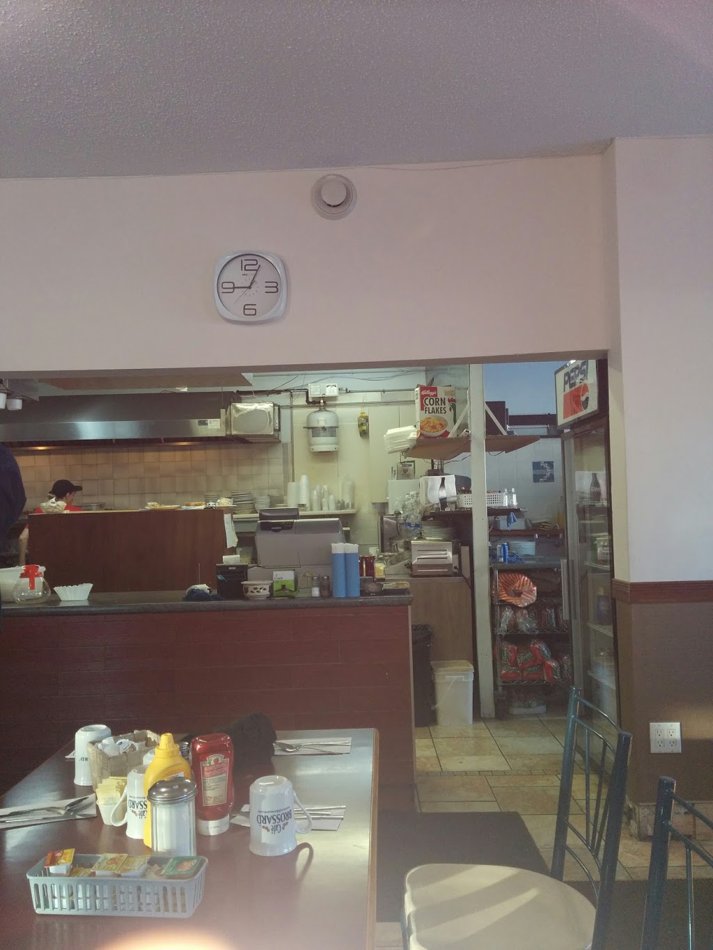 Restaurant Centenaire | 535 Rue James, Gatineau, QC J8L 2R4, Canada | Phone: (819) 281-7112