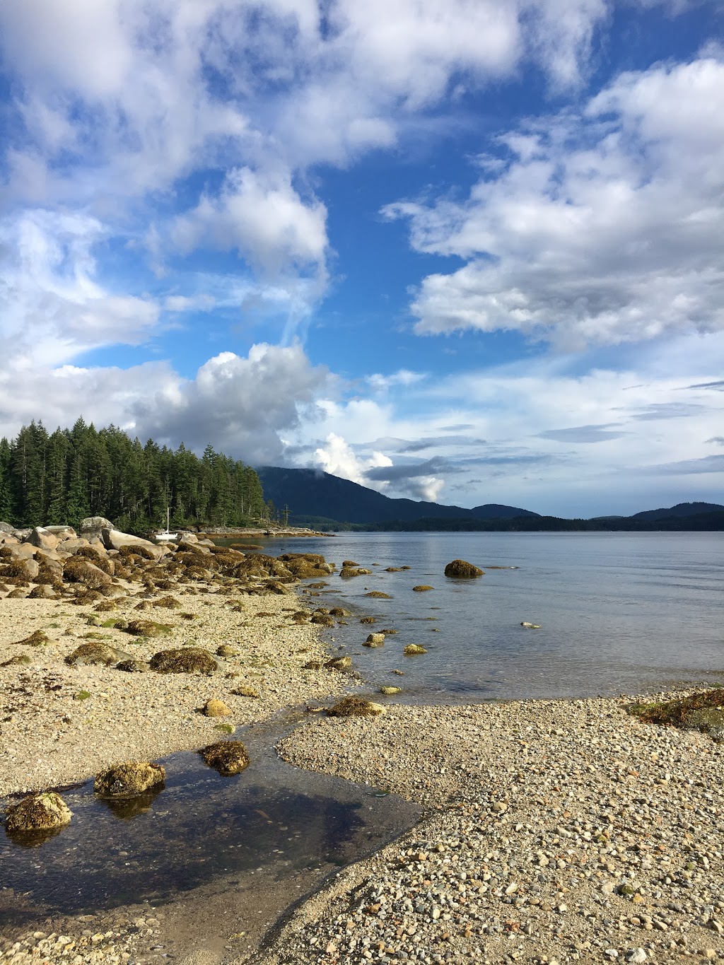 Kents Beach Resort | 14171 101 Hwy, Powell River, BC V8A 0N1, Canada | Phone: (604) 487-9386