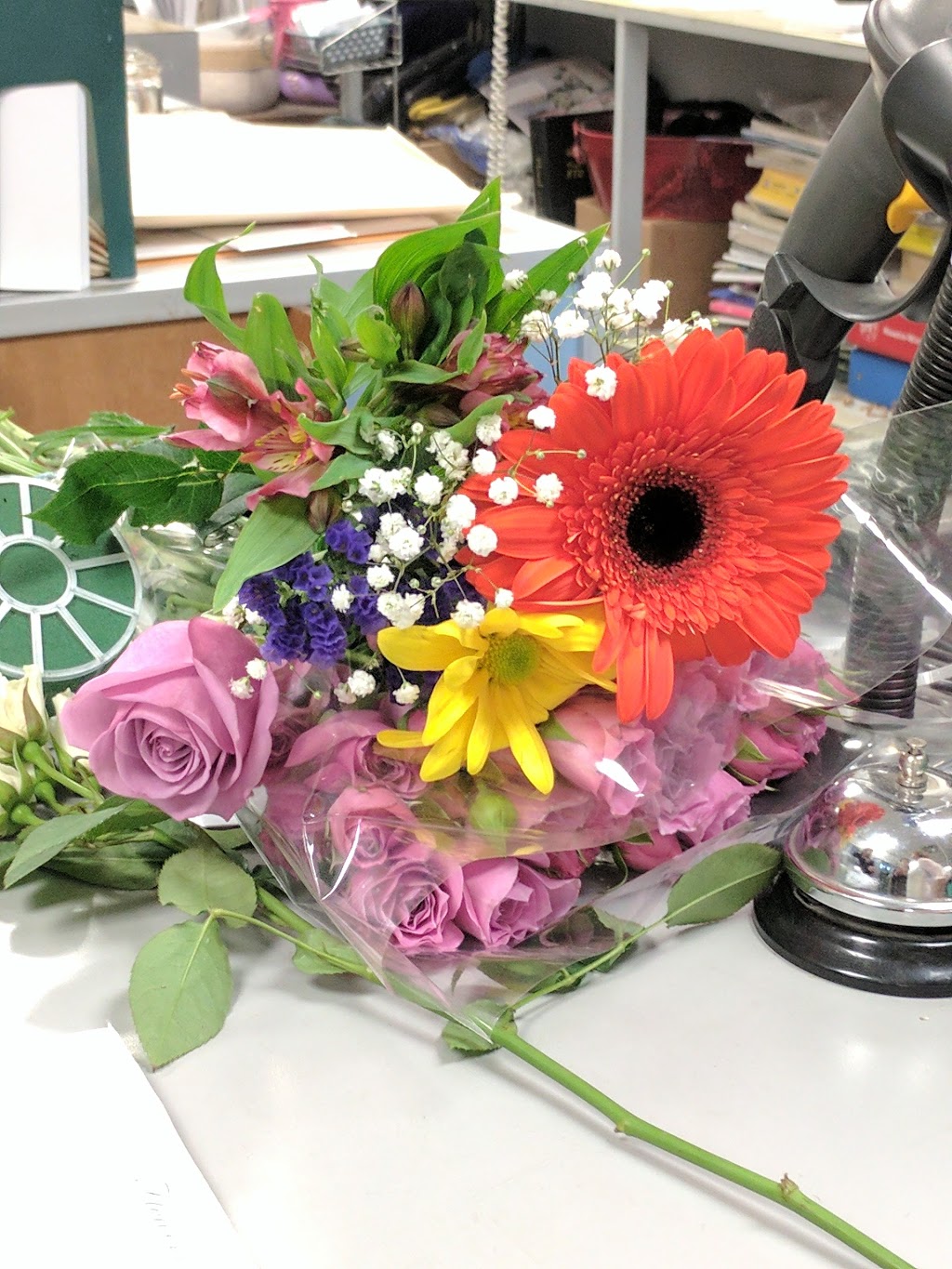 Debbies Flower Shop | 1050 Paramount Dr, Stoney Creek, ON L8J 1P8, Canada | Phone: (905) 573-3328