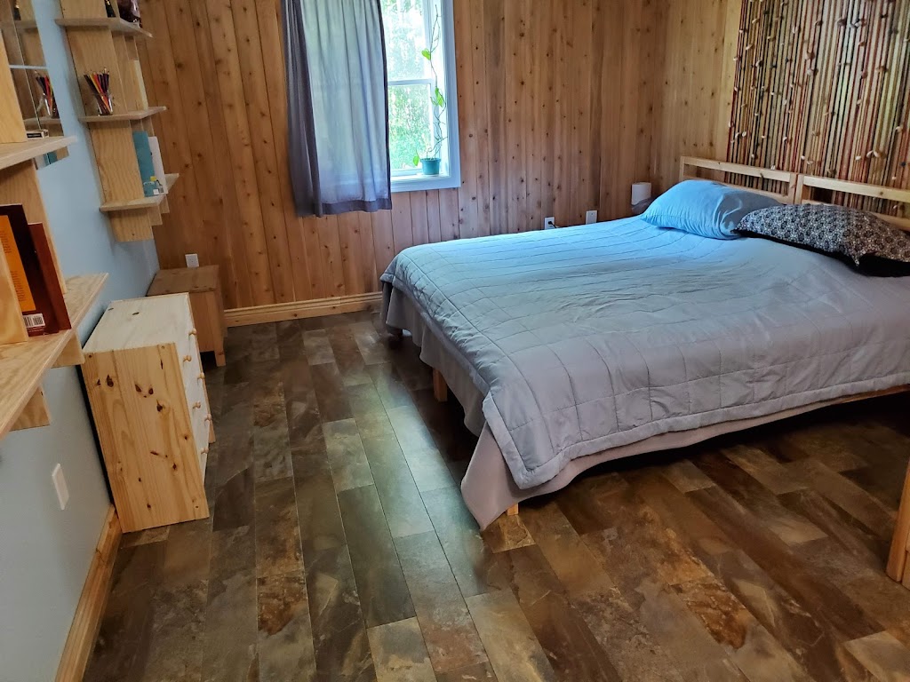 Friendly Owl Bed and Breakfast | 3557 Hwy 6, Lions Head, ON N0H 1W0, Canada | Phone: (519) 793-3940