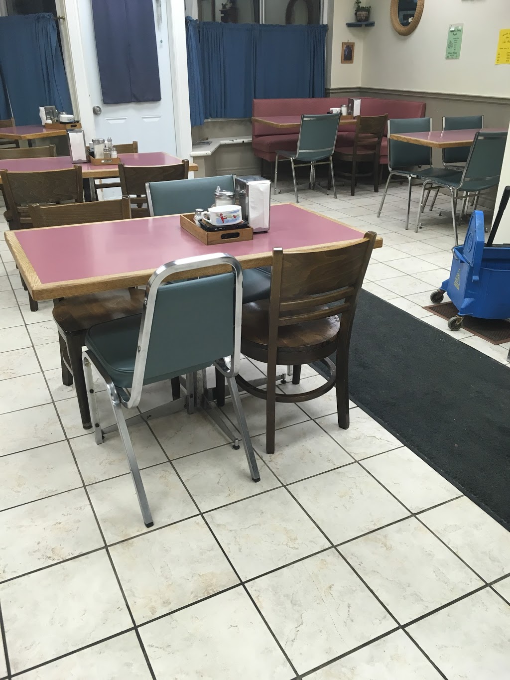 Roadside Country Diner | 85-89 River St, Sunderland, ON L0C 1H0, Canada | Phone: (705) 357-1413