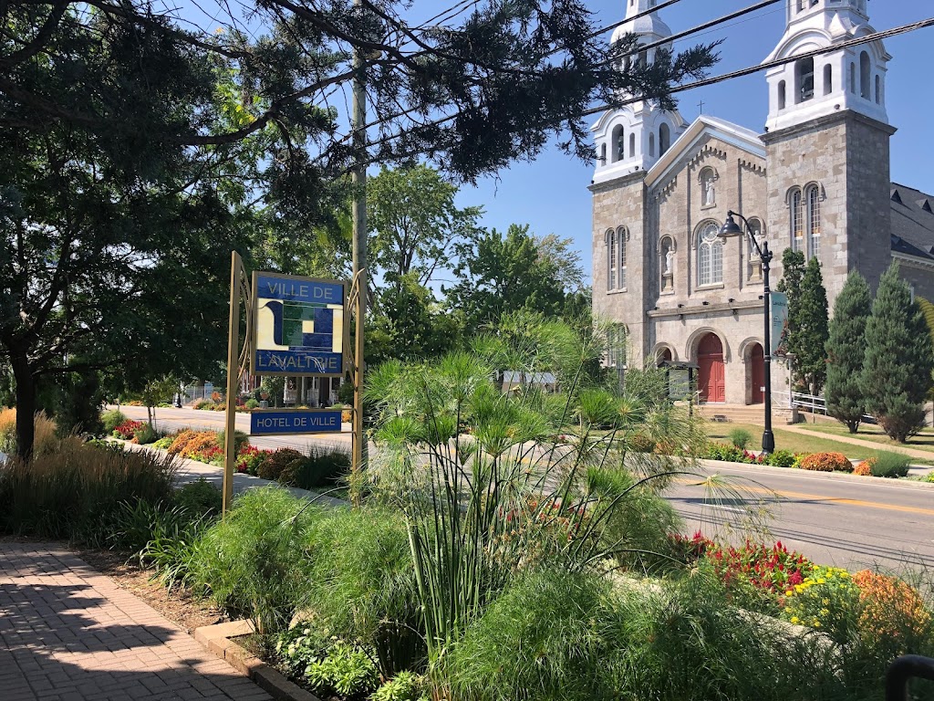 Hôtel de ville de Lavaltrie | 1370 Rue Notre-Dame, Lavaltrie, QC J5T 1M5, Canada | Phone: (450) 586-2921