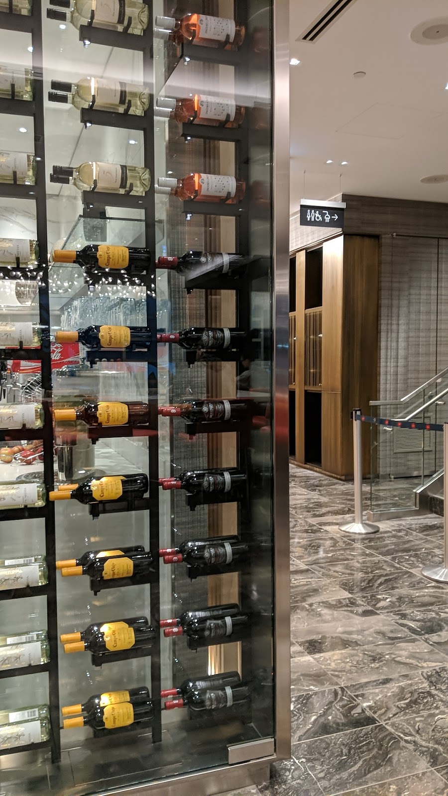 Maple Leaf Lounge Aur Canada International Departure | Sea Island, Richmond, BC V7B 0A4, Canada