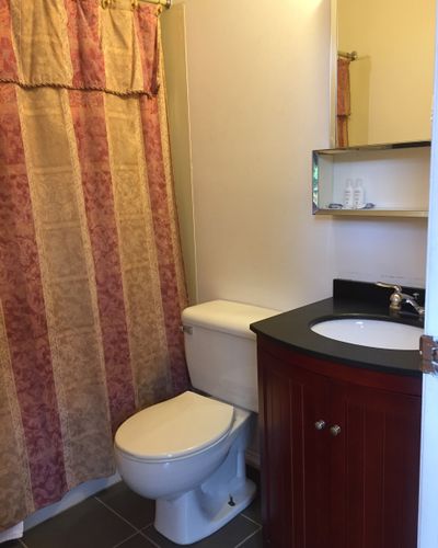 Holiday House Seaview Motel | 540 Esplanade Ave, Ladysmith, BC V9G 1A6, Canada | Phone: (250) 618-5830