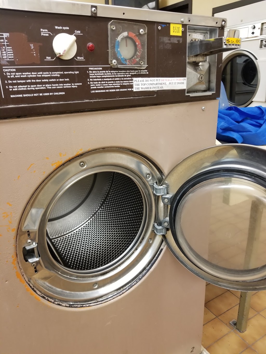 Hunterhorn Coin Laundry | 6518 4 St NE, Calgary, AB T2K 6H2, Canada | Phone: (403) 630-6575