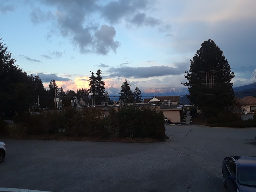 Sunnycrest Motel | 835 Gibsons Way, Gibsons, BC V0N 1V8, Canada | Phone: (604) 886-2419
