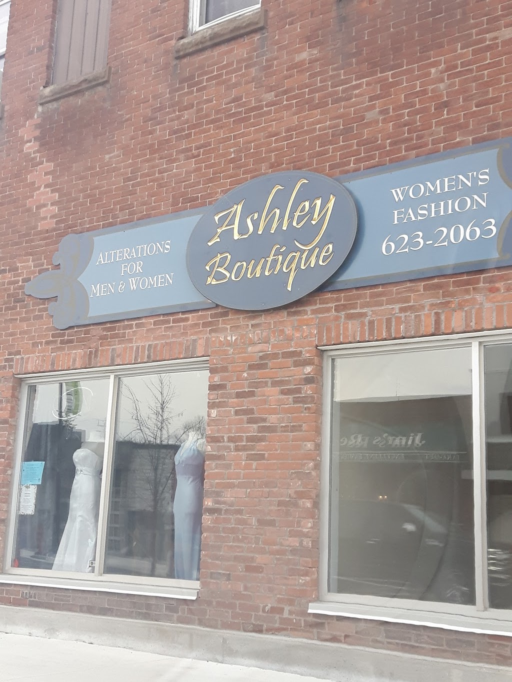 Ashley Boutique | 75 Daniel St N, Arnprior, ON K7S 2K7, Canada | Phone: (613) 623-2063